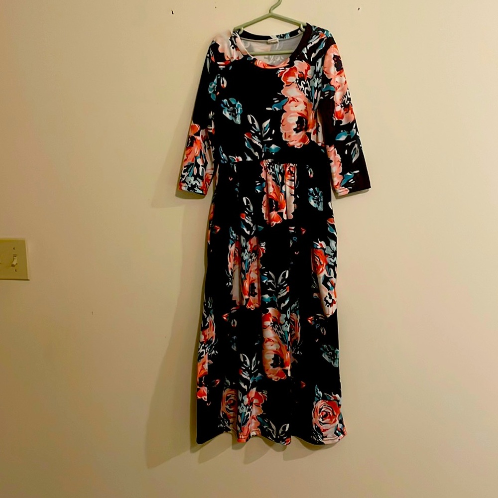 Pretty young ladies dress. Size 8